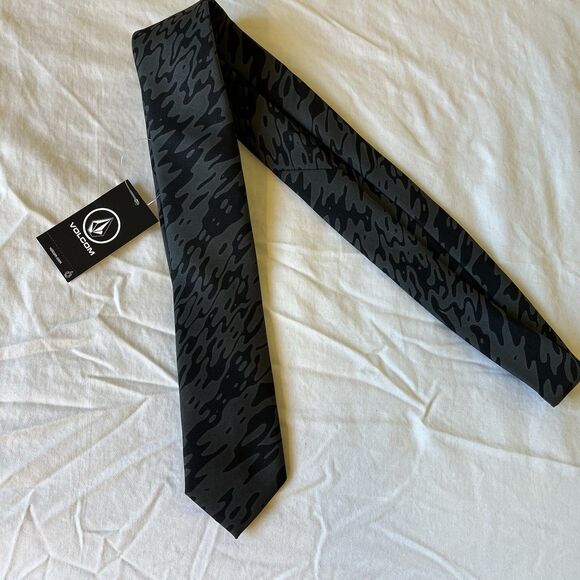 Volcom Mens Camo Neck Tie Suit Accessory Camouflage Black Grey Slim Tie - Picture 2 of 4
